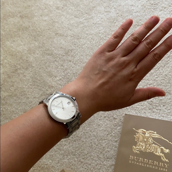 Burberry stainless steel unisex watch - Picture 2 of 15